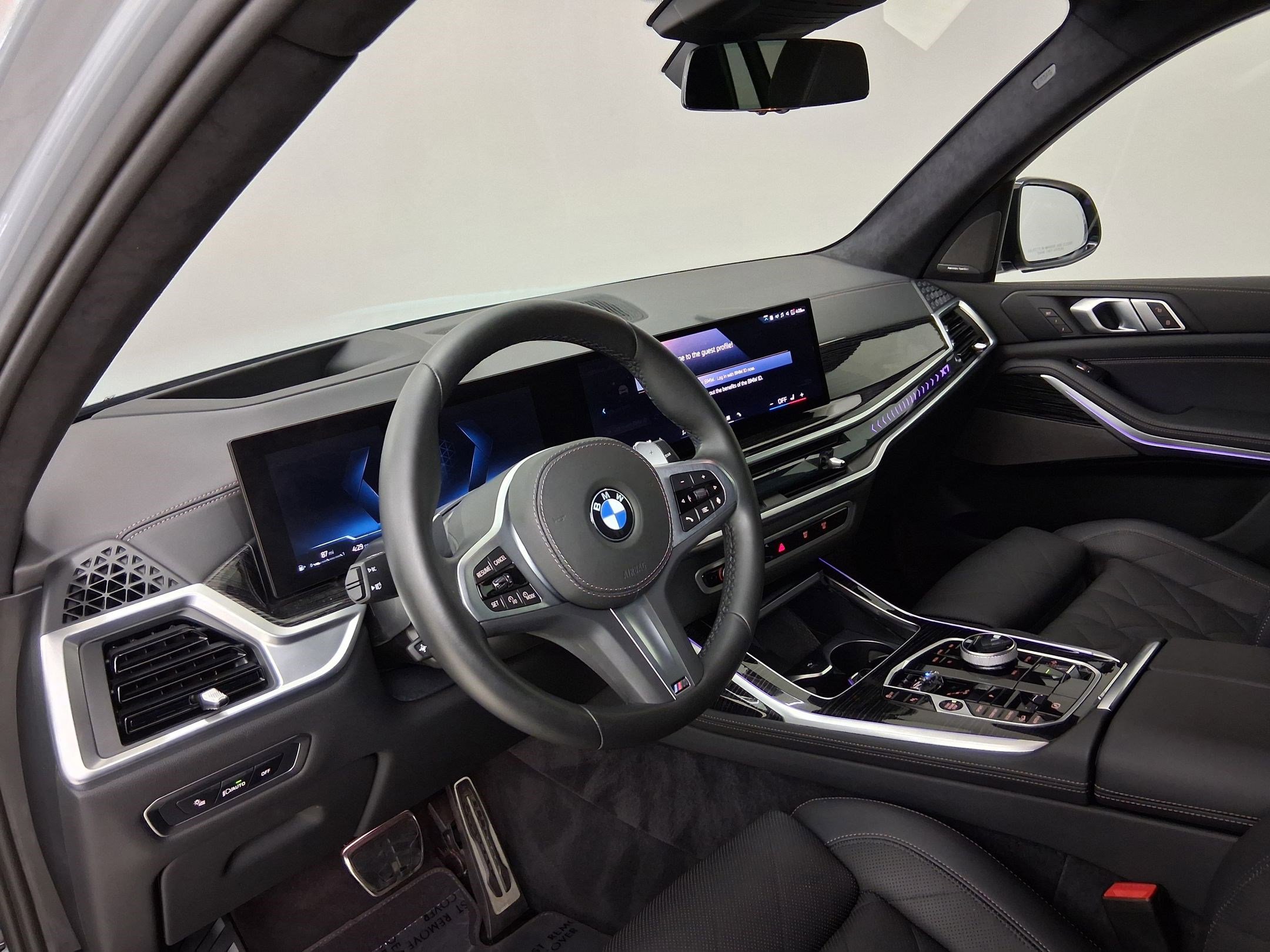 Certified 2025 BMW X7 xDrive40i w/ M Sport Package AWD/4WD image 2