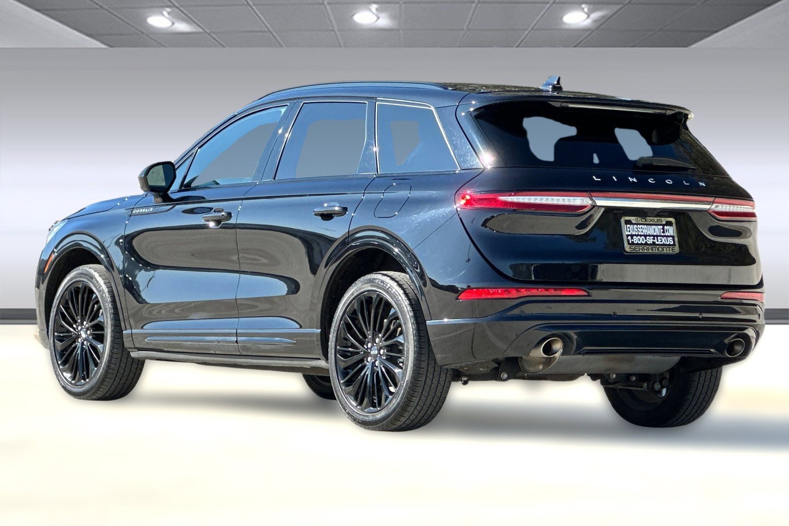 Used 2023 Lincoln Corsair Reserve w/ Jet Appearance Package image 3