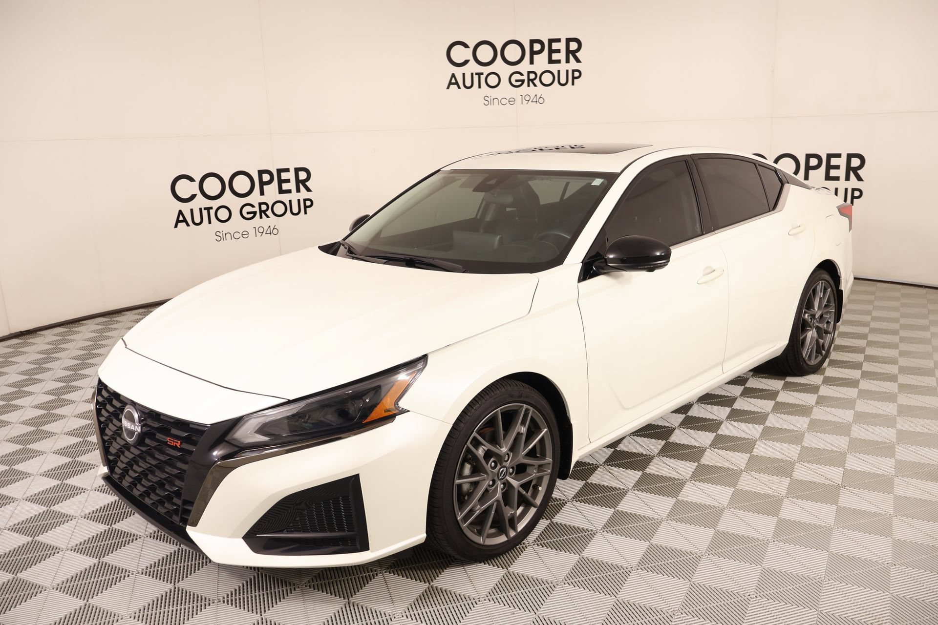 Used 2023 Nissan Altima 2.0 SR FWD image 10