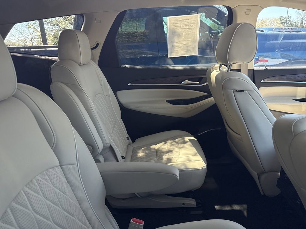 Used 2023 Buick Enclave Avenir image 10