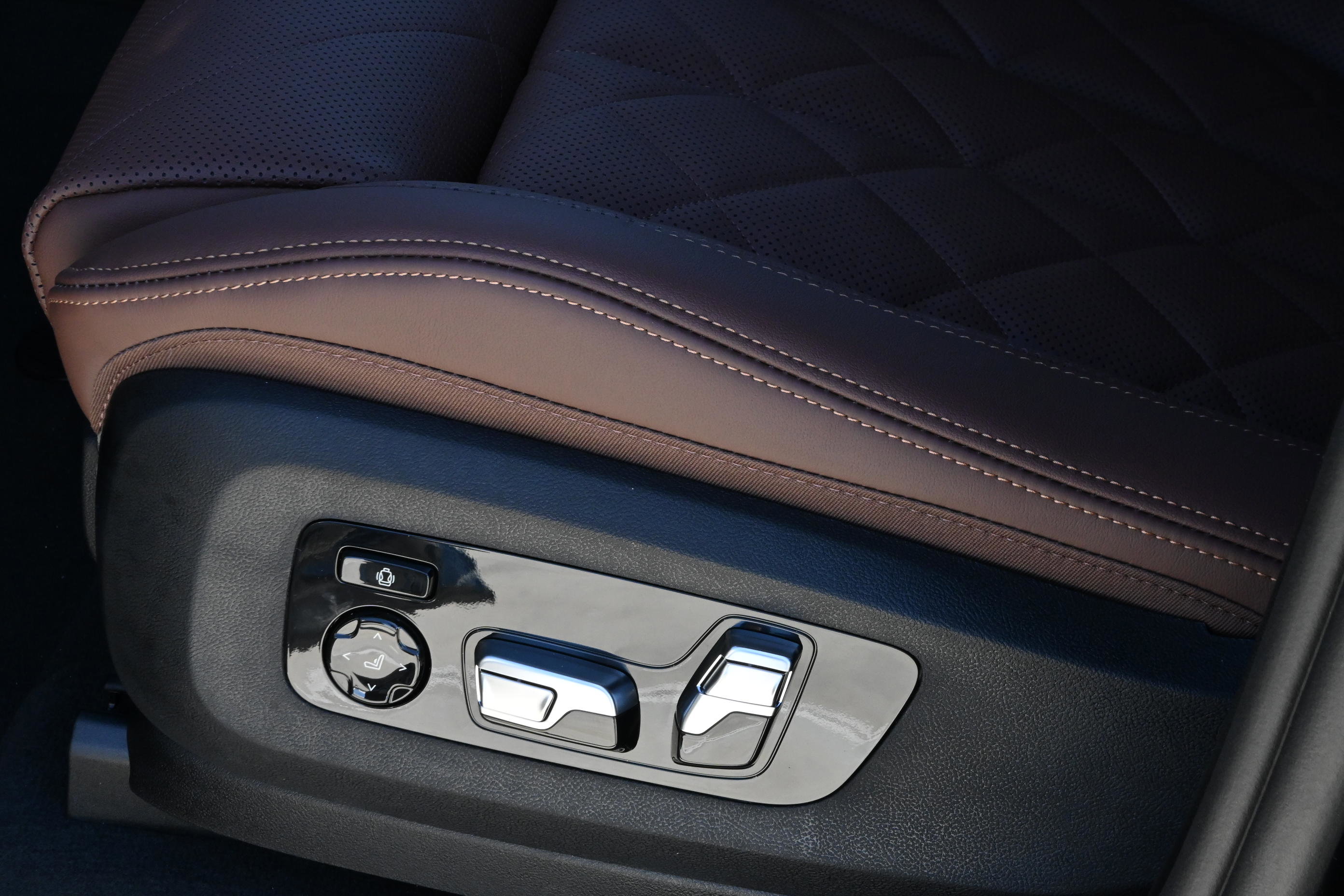 New 2026 BMW X5 xDrive40i w/ M Sport Package image 24