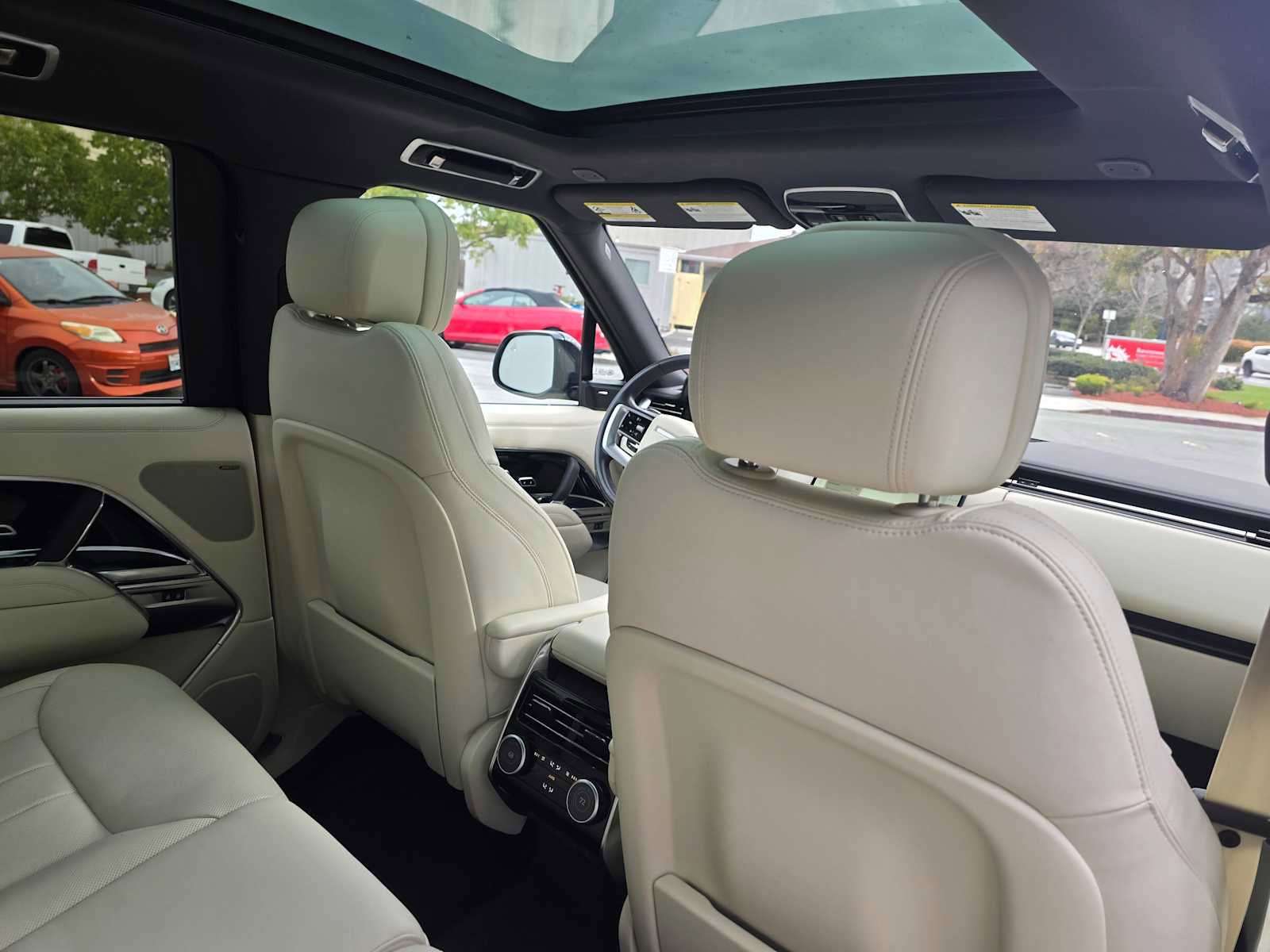 Used 2023 Land Rover Range Rover SE image 15