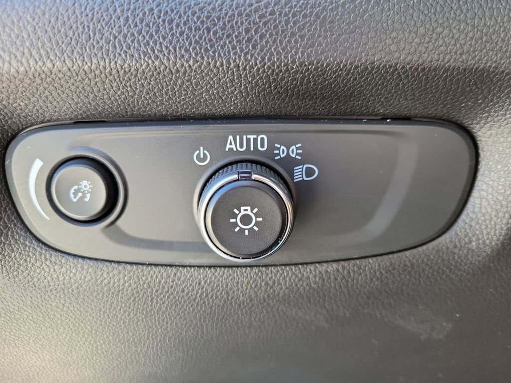 Used 2023 Chevrolet Traverse RS AWD/4WD image 25