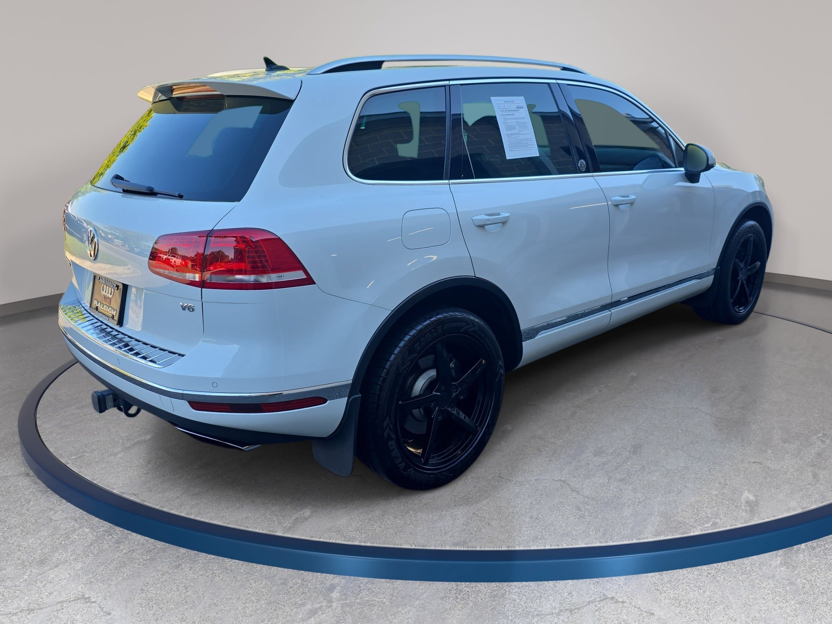 Used 2017 Volkswagen Touareg Wolfsburg Edition AWD/4WD image 5