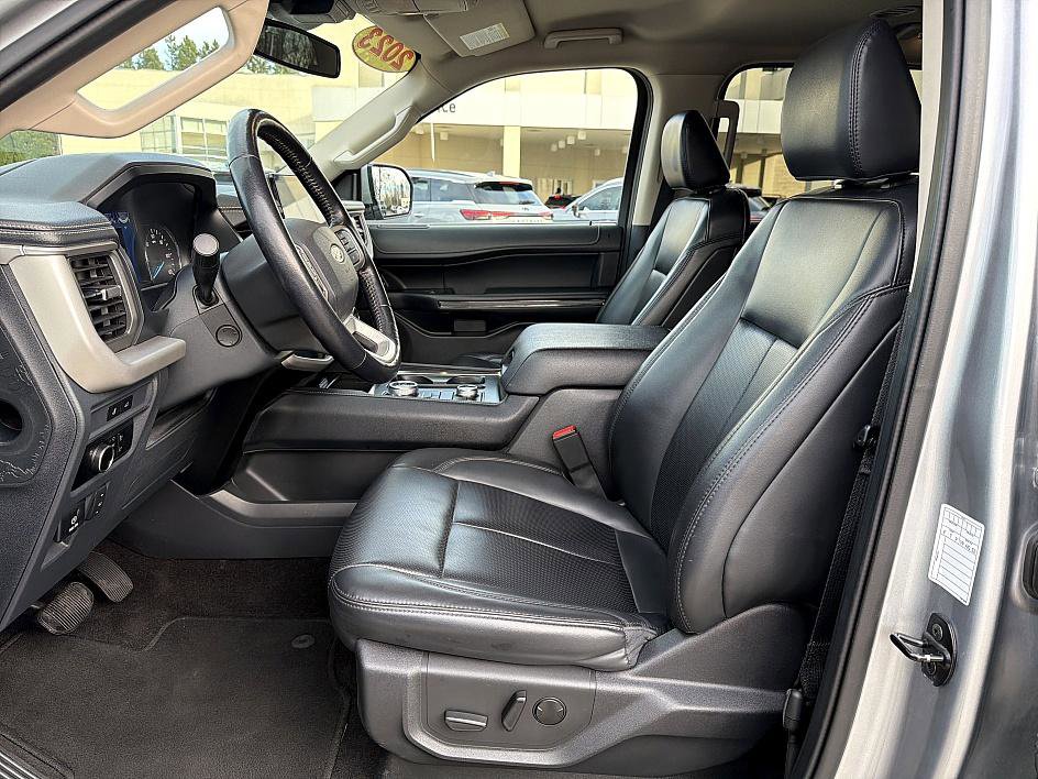 Used 2023 Ford Expedition Max XLT image 11