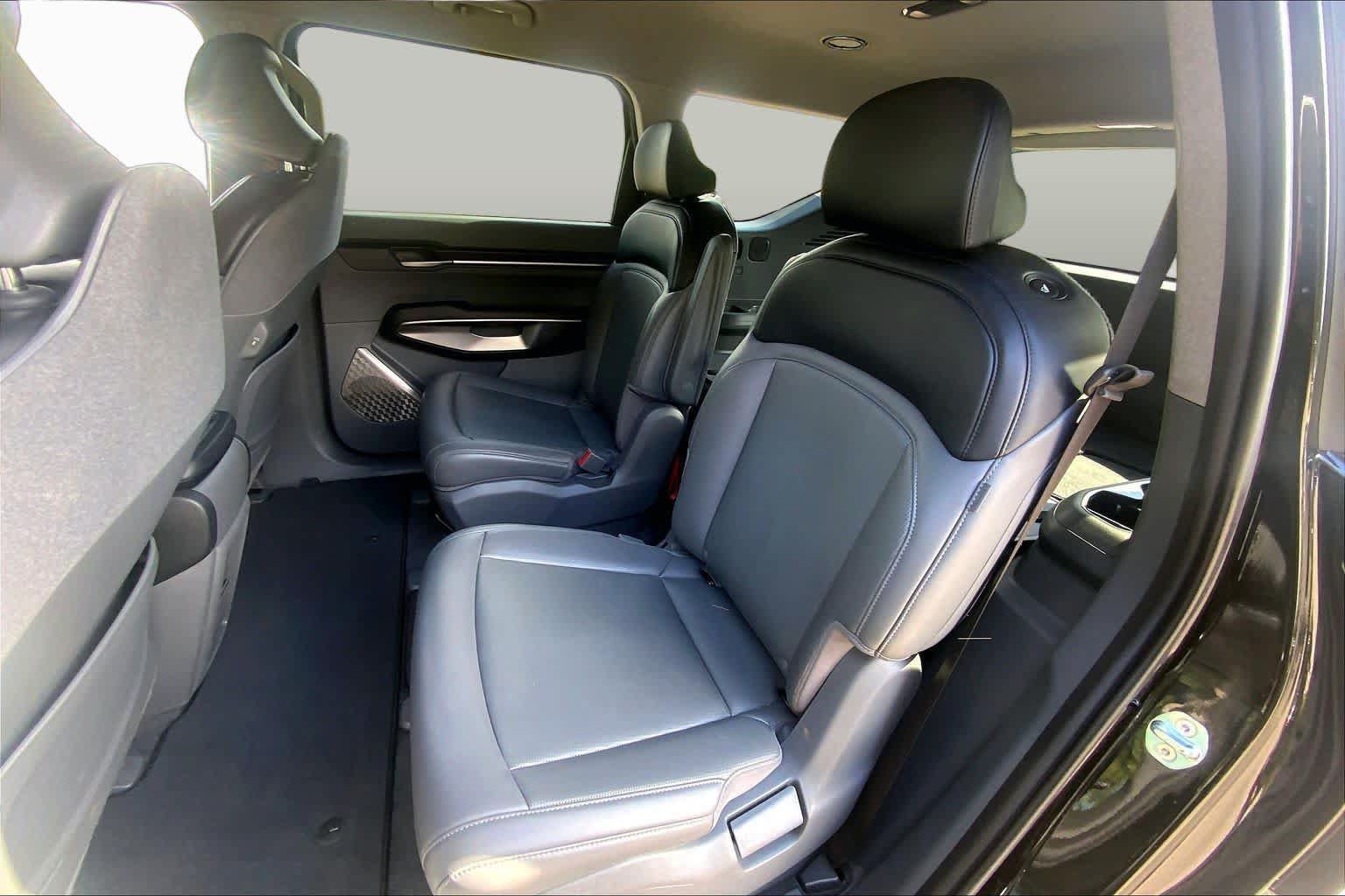 Certified 2024 Kia EV9 Light Long Range RWD image 17