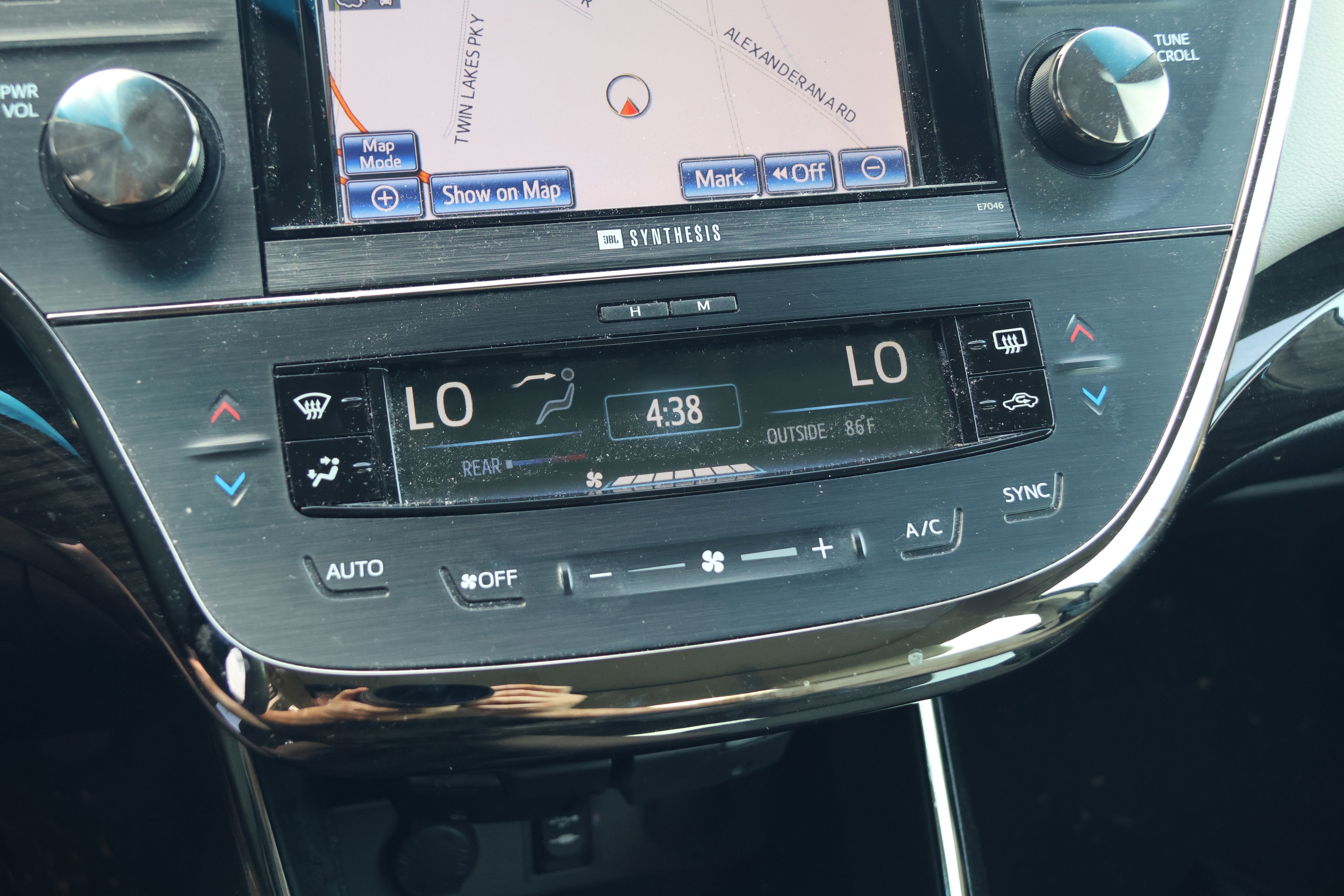 Used 2013 Toyota Avalon Limited image 21