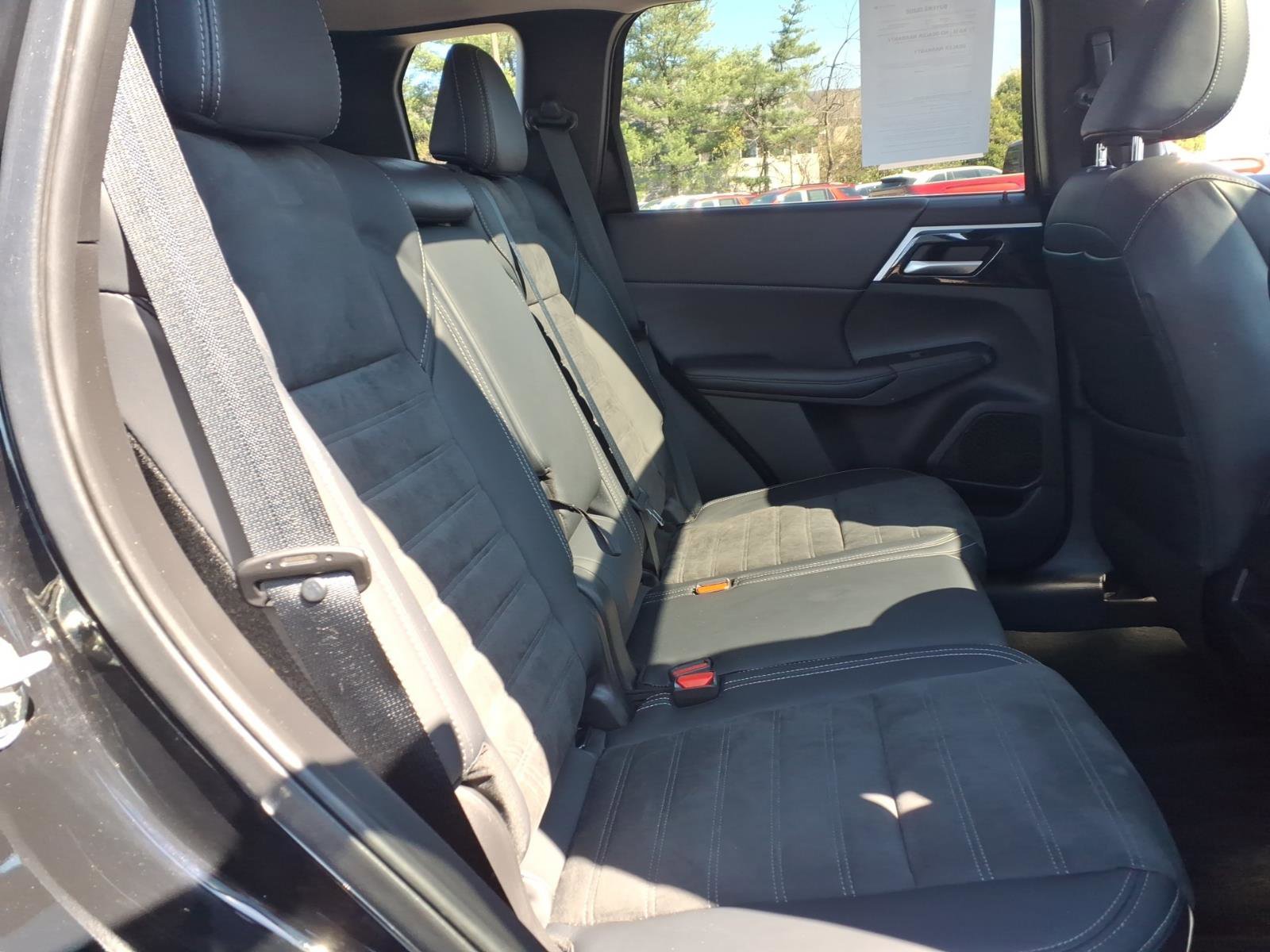 Used 2023 Mitsubishi Outlander SE image 14