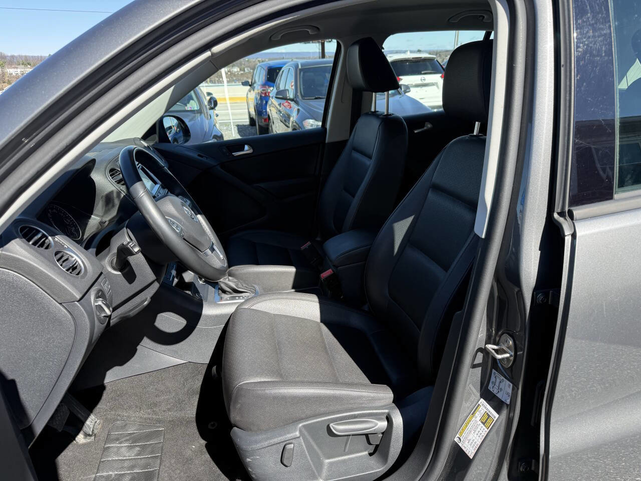 Used 2016 Volkswagen Tiguan S image 12