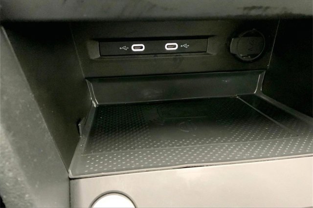 Certified 2022 Volkswagen Taos SE image 33