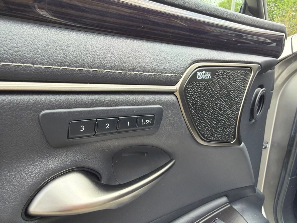 Used 2019 Lexus ES 350 Ultra Luxury w/ Accessory Package 2 FWD image 12