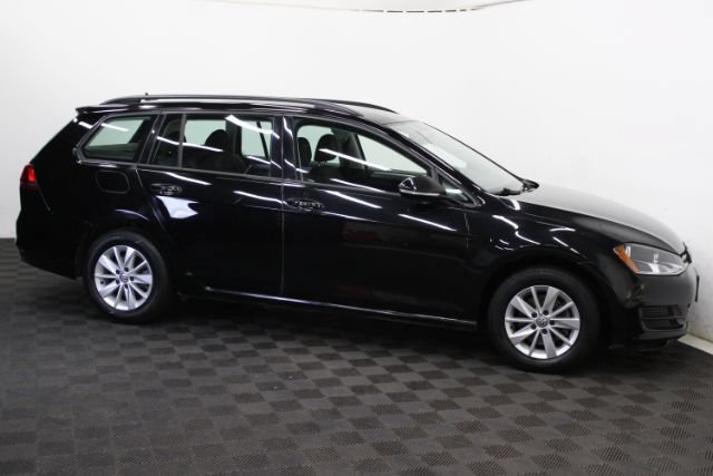 Used 2017 Volkswagen Golf S FWD image 3