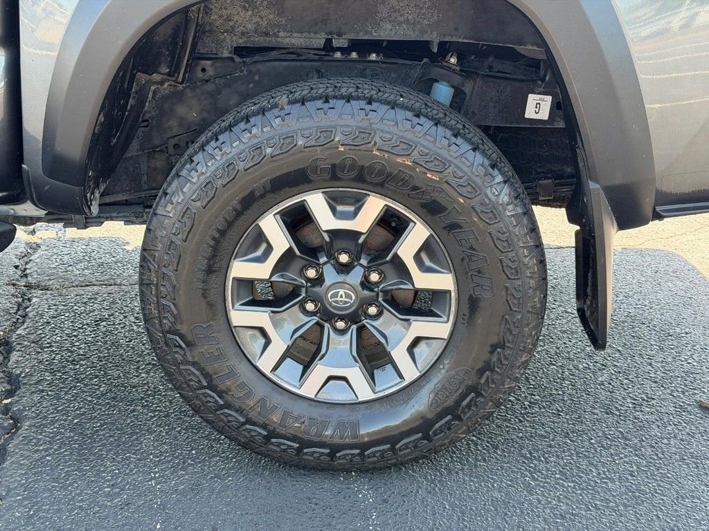 Certified 2023 Toyota Tacoma TRD Off-Road w/ Technology Package AWD/4WD image 9