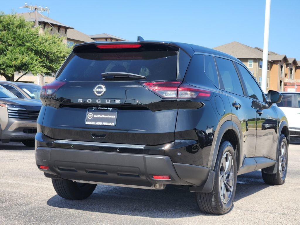Used 2025 Nissan Rogue SV FWD image 4