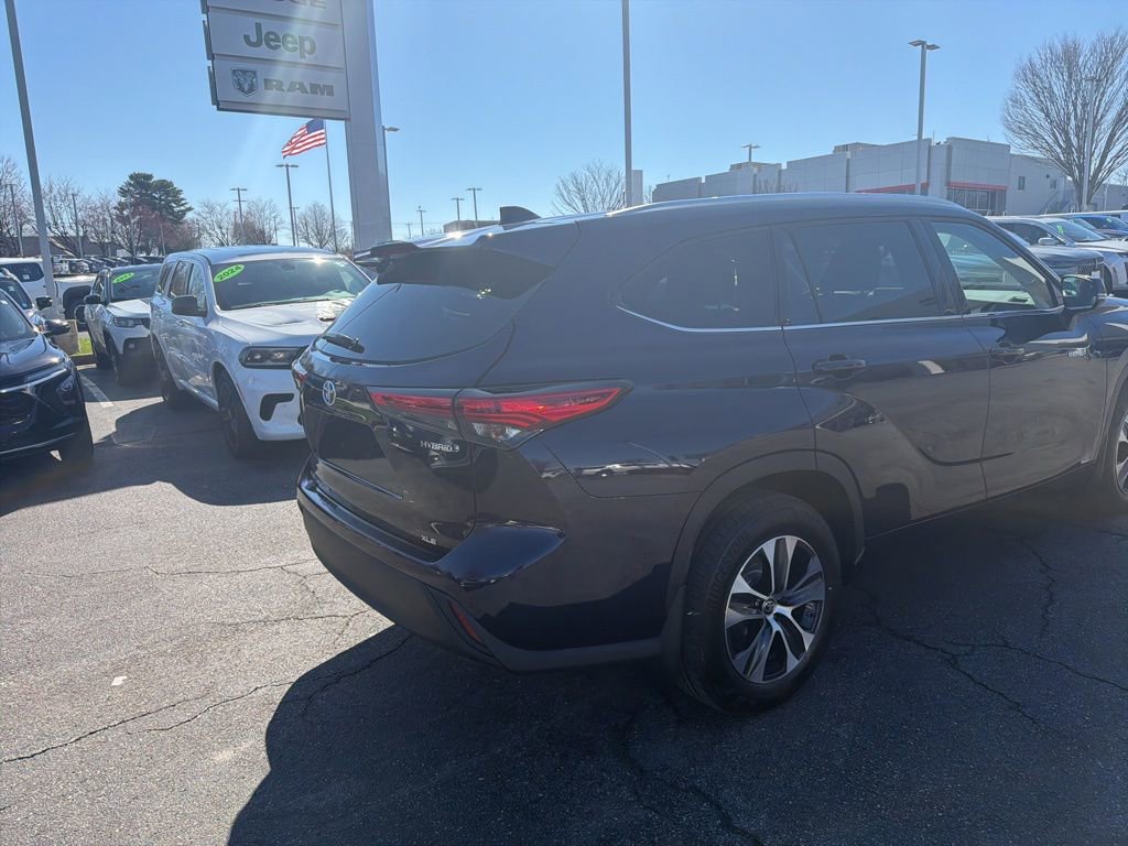 Used 2021 Toyota Highlander XLE image 5