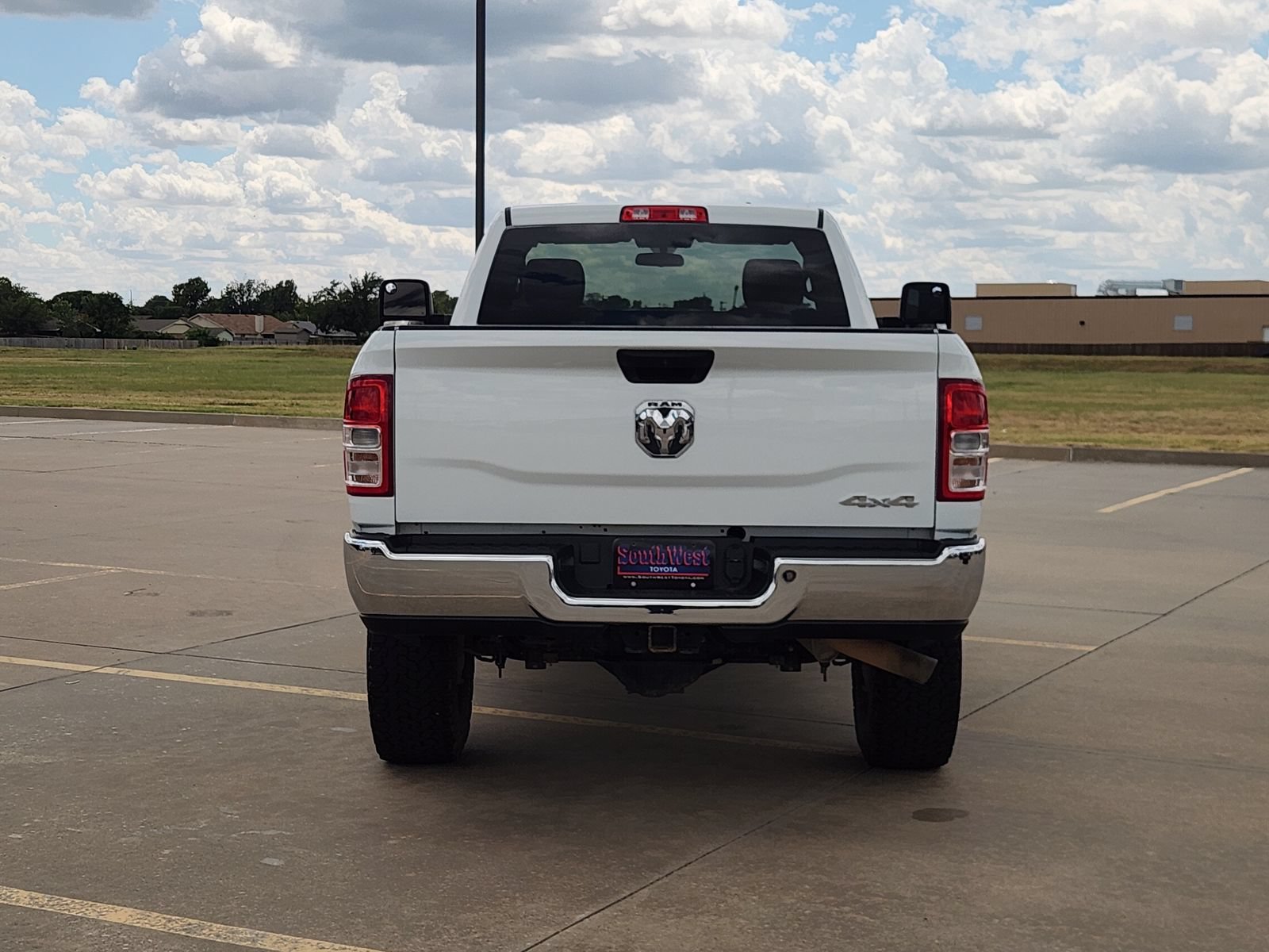 Used 2024 RAM 2500 Tradesman w/ Chrome Appearance Group AWD/4WD image 9