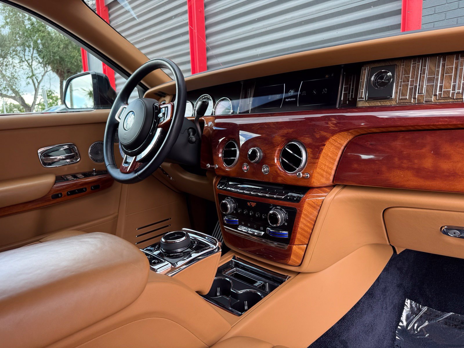 Used 2018 Rolls-Royce Phantom Extended Wheelbase RWD image 47