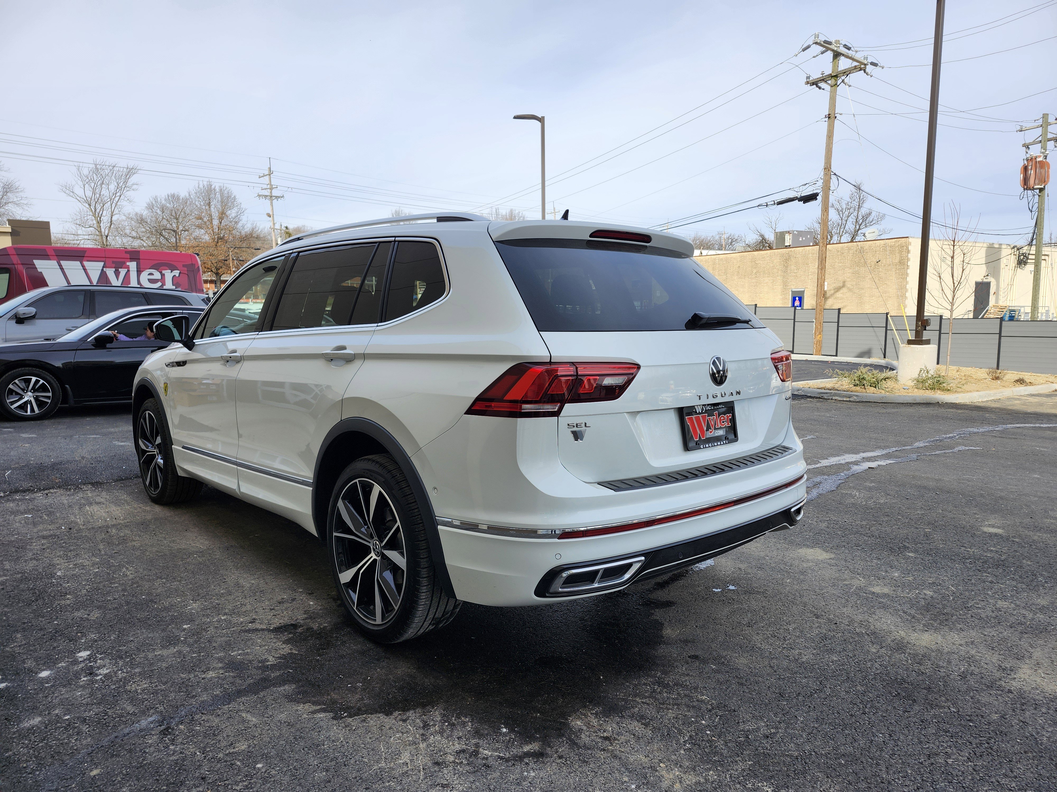 Used 2023 Volkswagen Tiguan SEL R-Line image 32