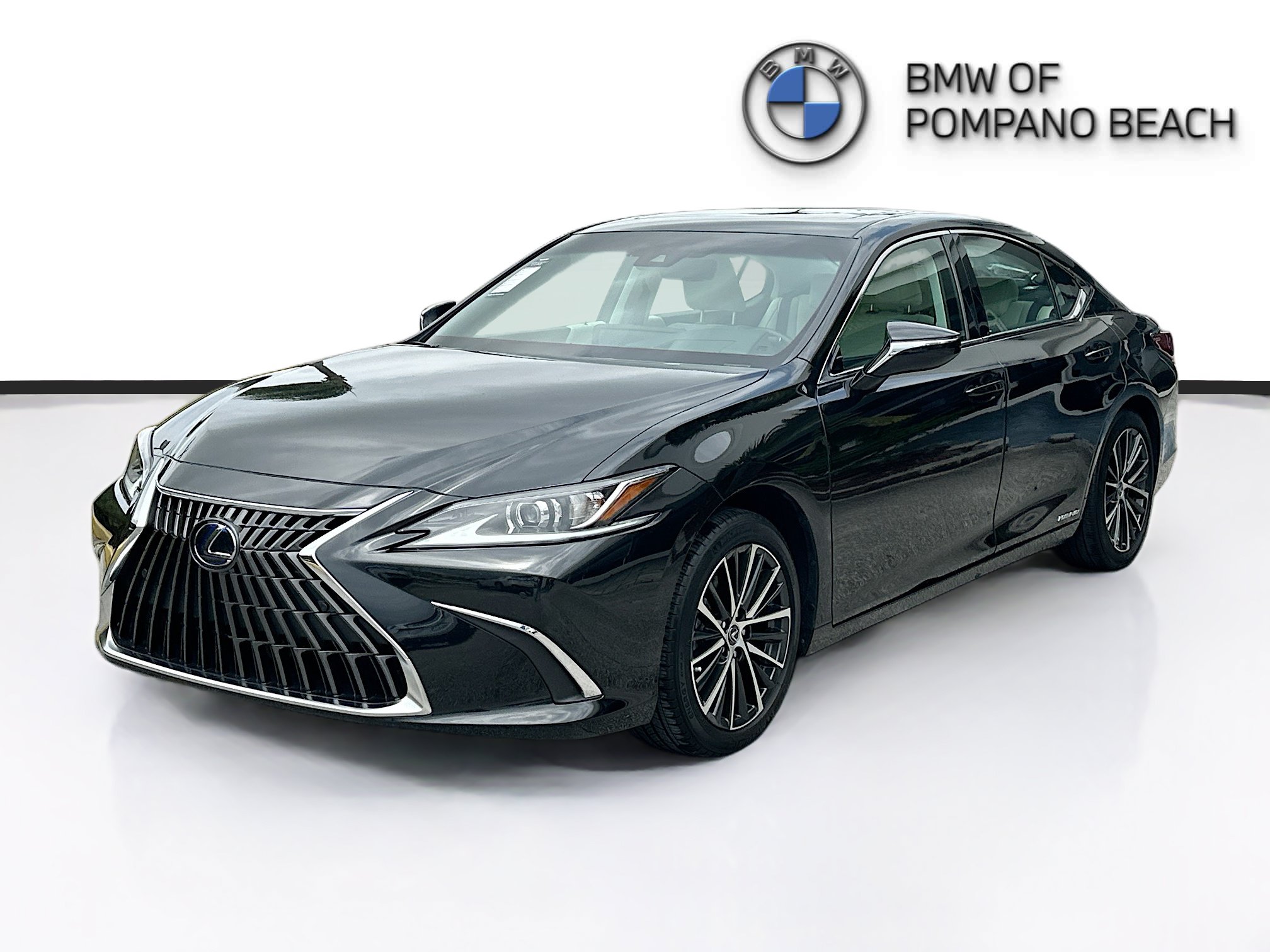 Used 2022 Lexus ES 300h w/ Premium Package FWD image 3