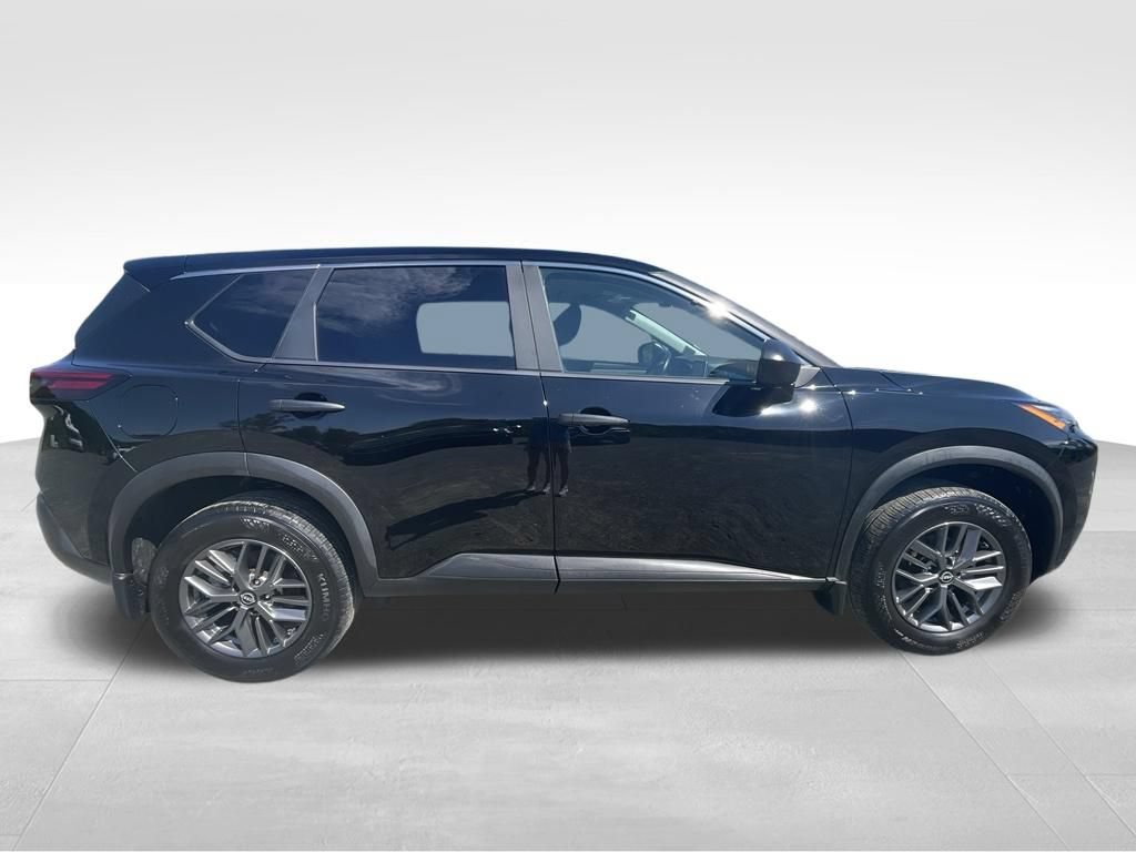 Used 2023 Nissan Rogue S AWD/4WD image 11