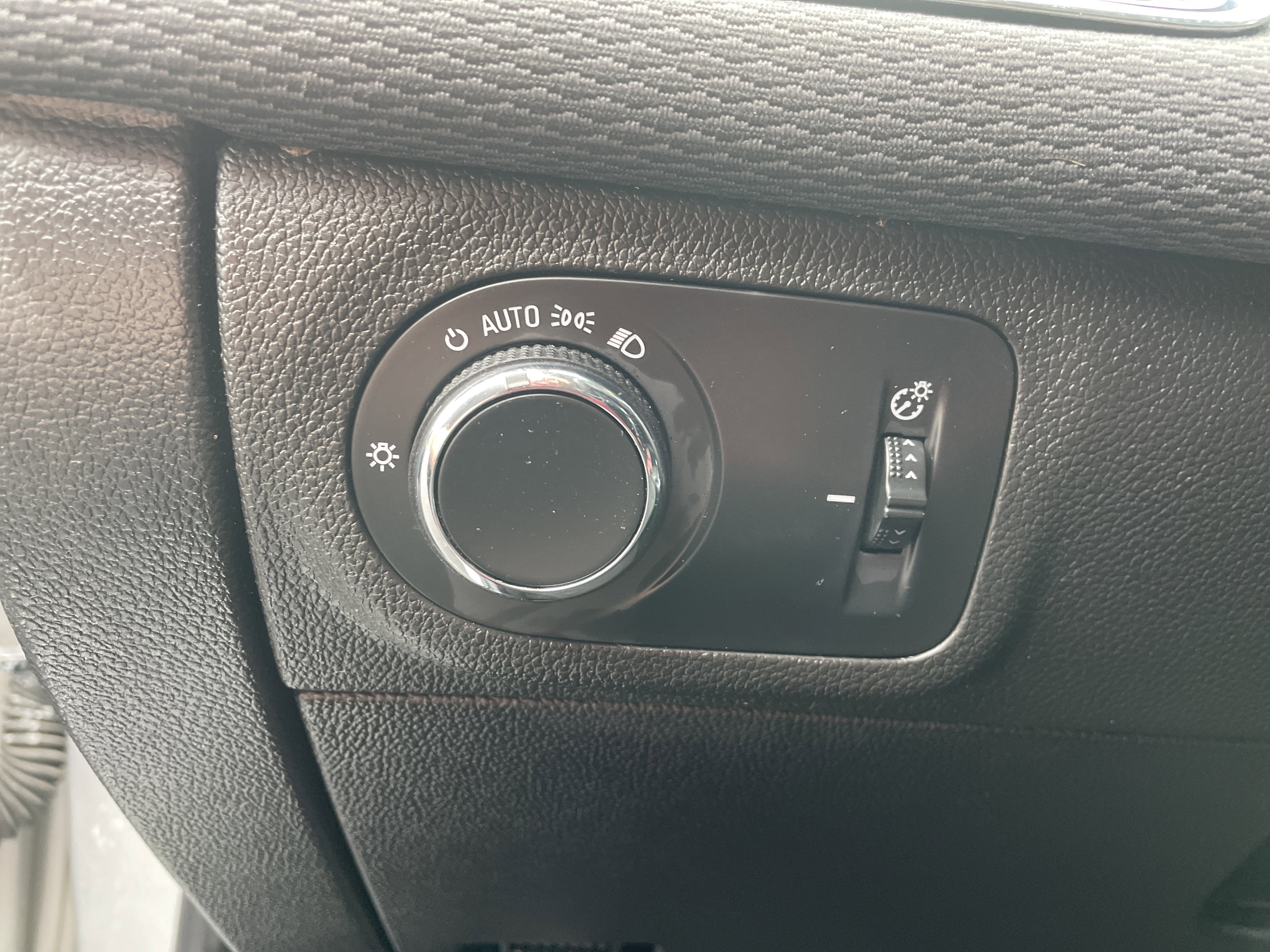 Used 2017 Chevrolet Cruze LT w/ Convenience Package image 27