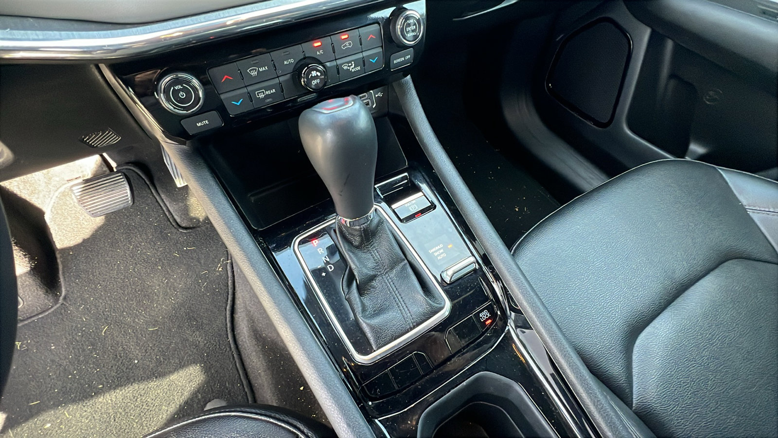 Used 2024 Jeep Compass Limited image 29