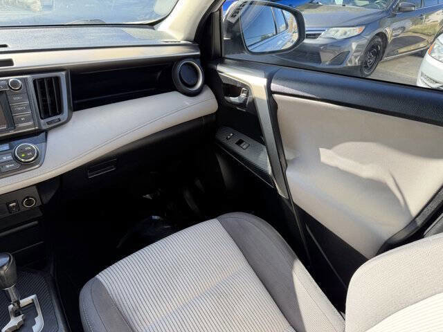Used 2015 Toyota RAV4 XLE image 19