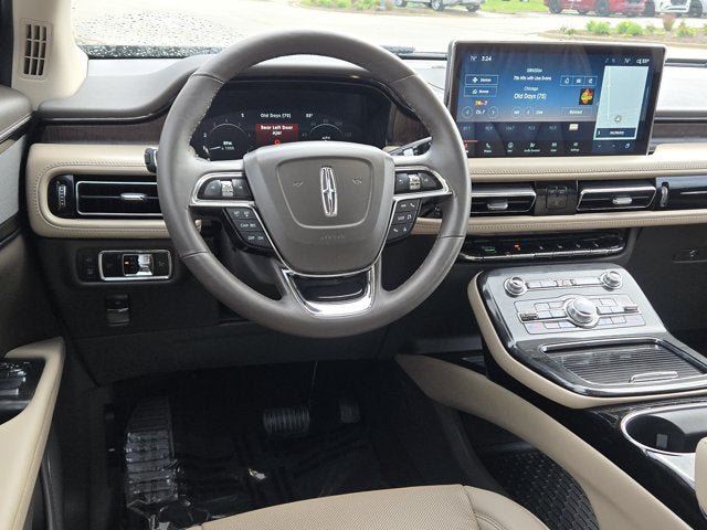 Used 2023 Lincoln Nautilus Reserve AWD/4WD image 17