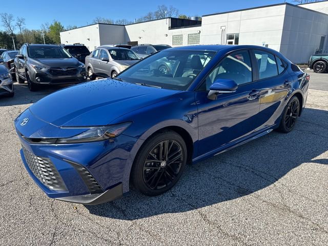 Used 2025 Toyota Camry SE FWD image 3