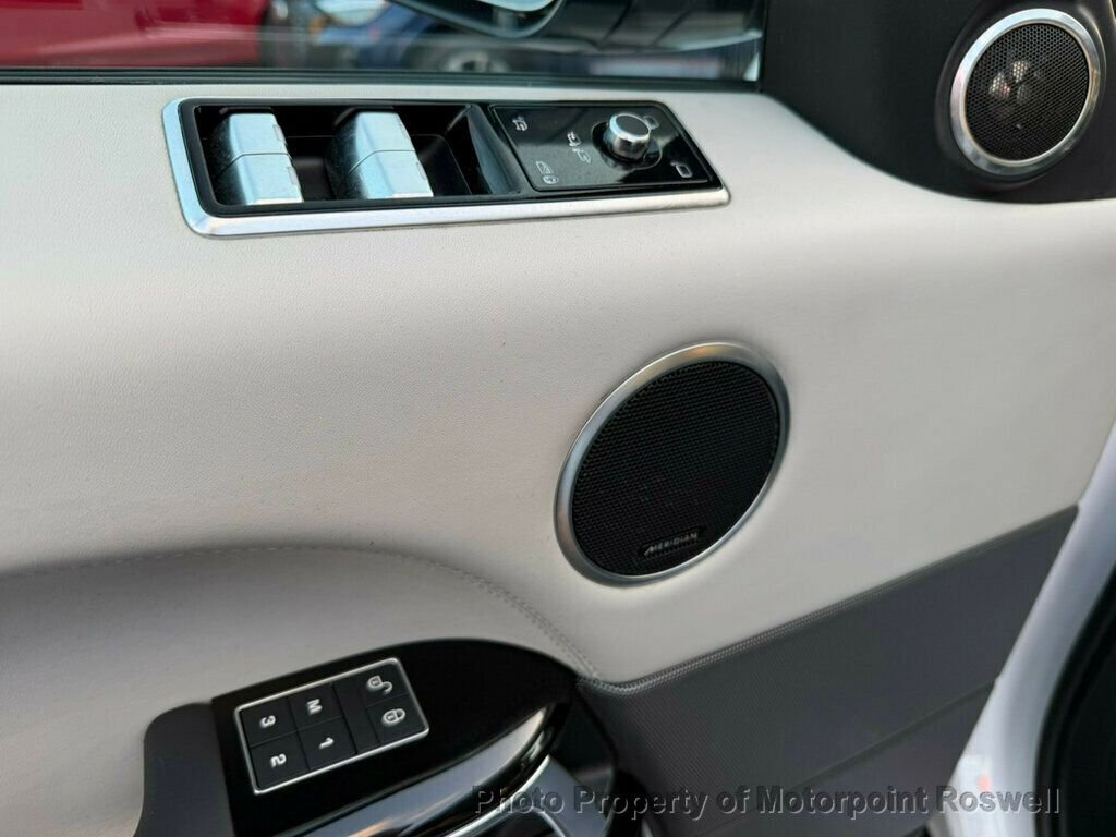 Used 2020 Land Rover Range Rover Sport SVR image 13