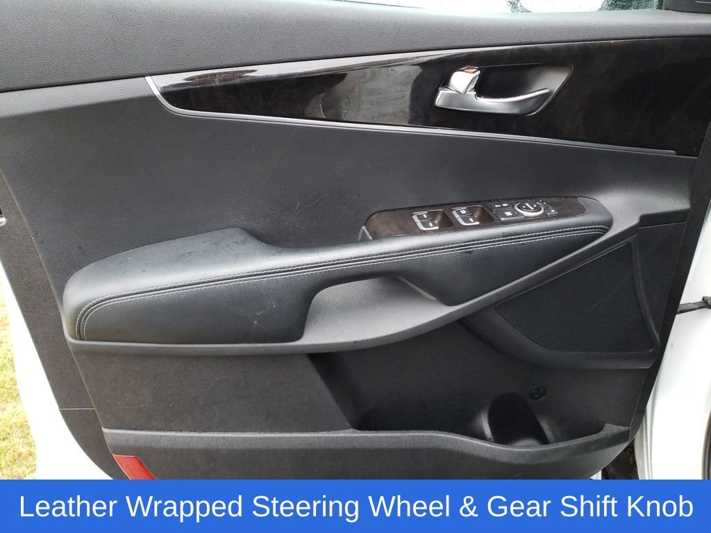 Used 2017 Kia Sorento LX w/ LX Convenience Package image 17