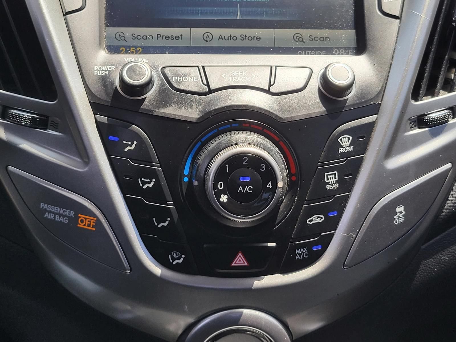 Used 2016 Hyundai Veloster FWD image 21