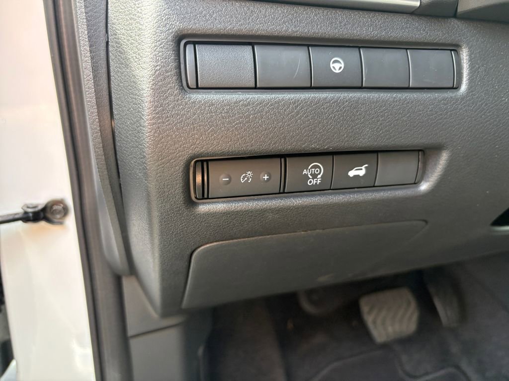 Used 2025 Nissan Rogue SL FWD image 23