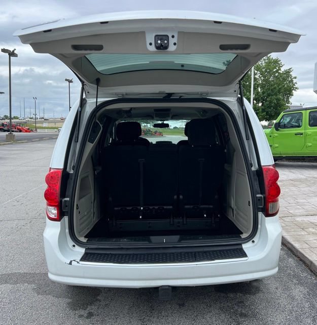Used 2015 Dodge Grand Caravan SXT w/ UConnect Hands-Free Group FWD image 24