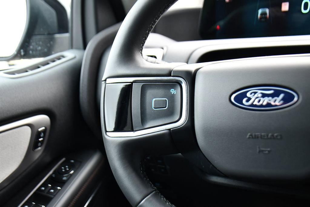 Used 2025 Ford Expedition Active image 35