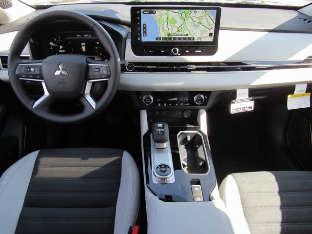 New 2025 Mitsubishi Outlander SE image 10