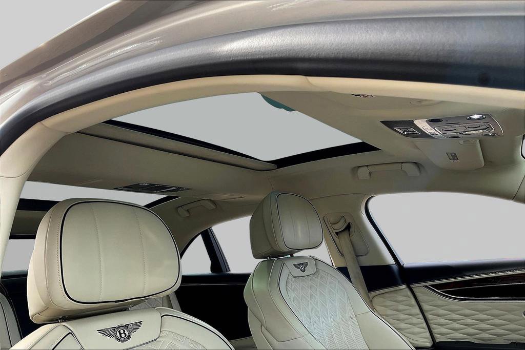 Used 2022 Bentley Flying Spur V8 image 24