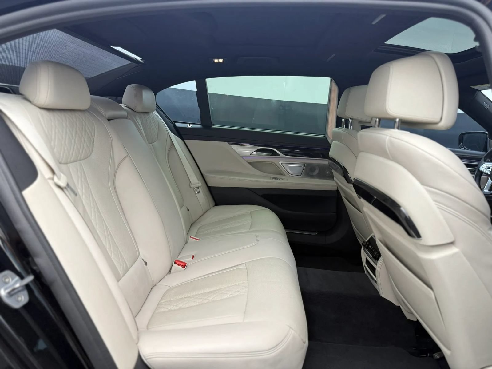 Used 2019 BMW 750i xDrive w/ Executive Package AWD/4WD image 32