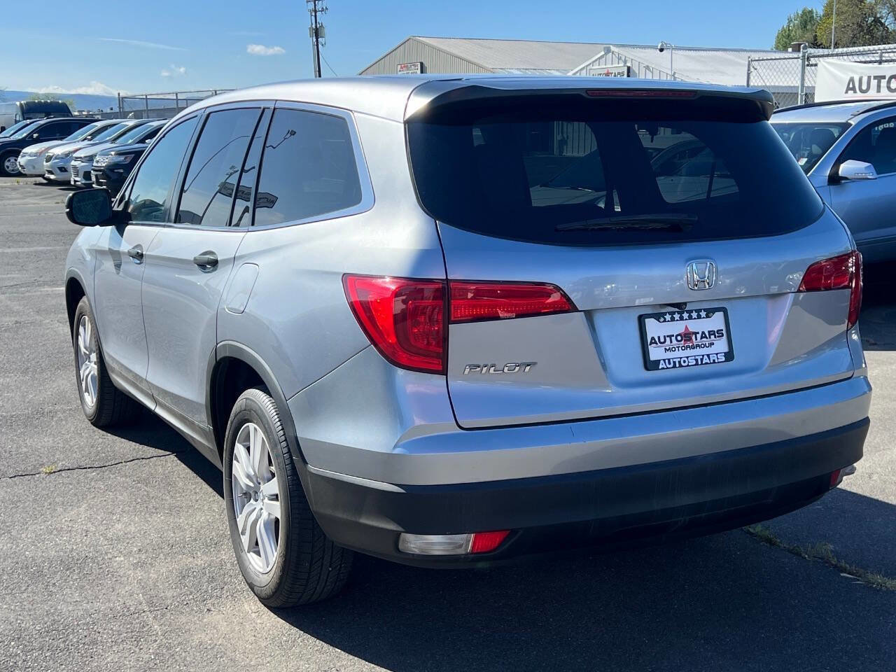 Used 2017 Honda Pilot LX image 3