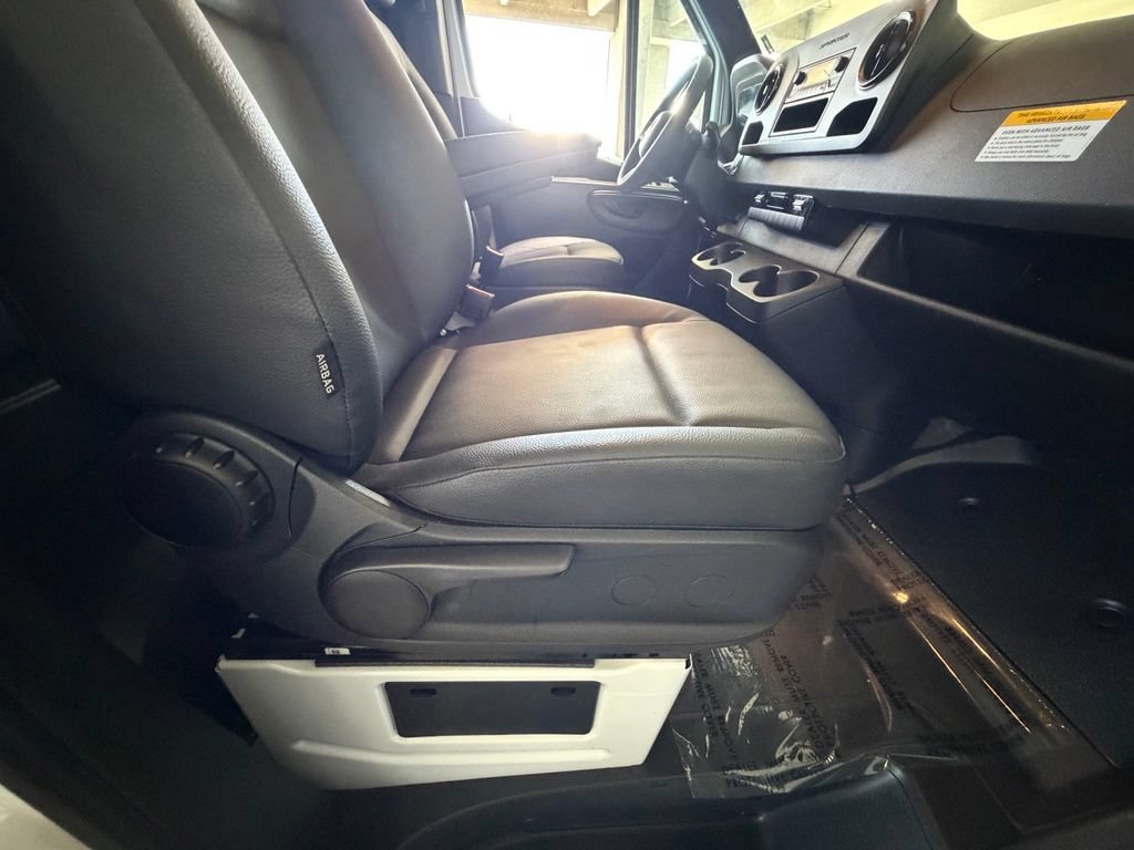Used 2025 Mercedes-Benz Sprinter 2500 image 34
