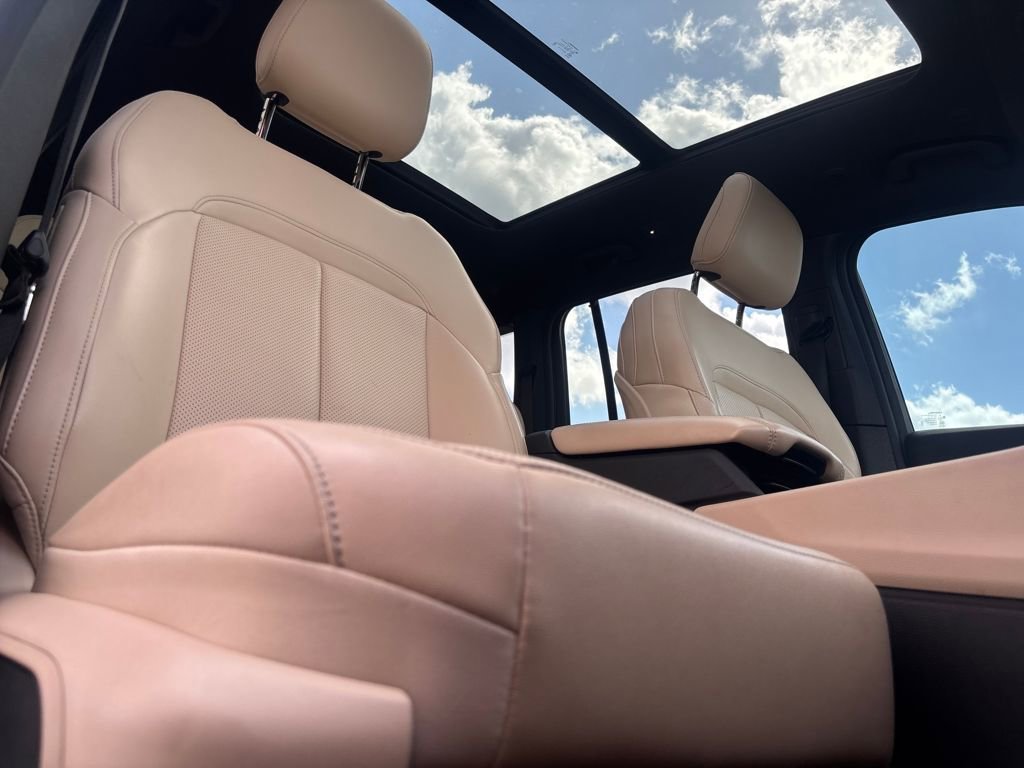 Used 2024 Jeep Grand Cherokee Limited w/ Luxury Tech Group II image 24