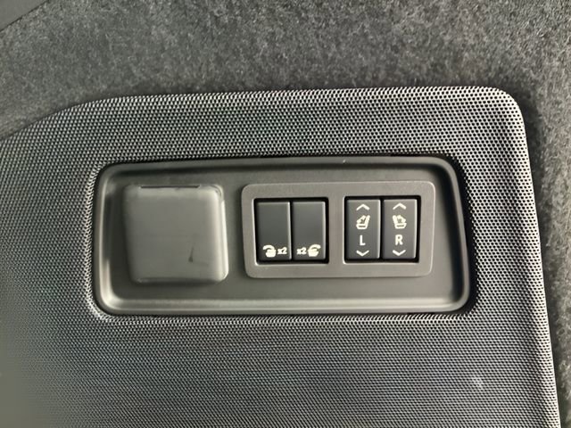 Used 2024 Cadillac Escalade ESV Premium Luxury image 23