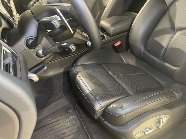 Certified 2024 Porsche Macan AWD/4WD image 5