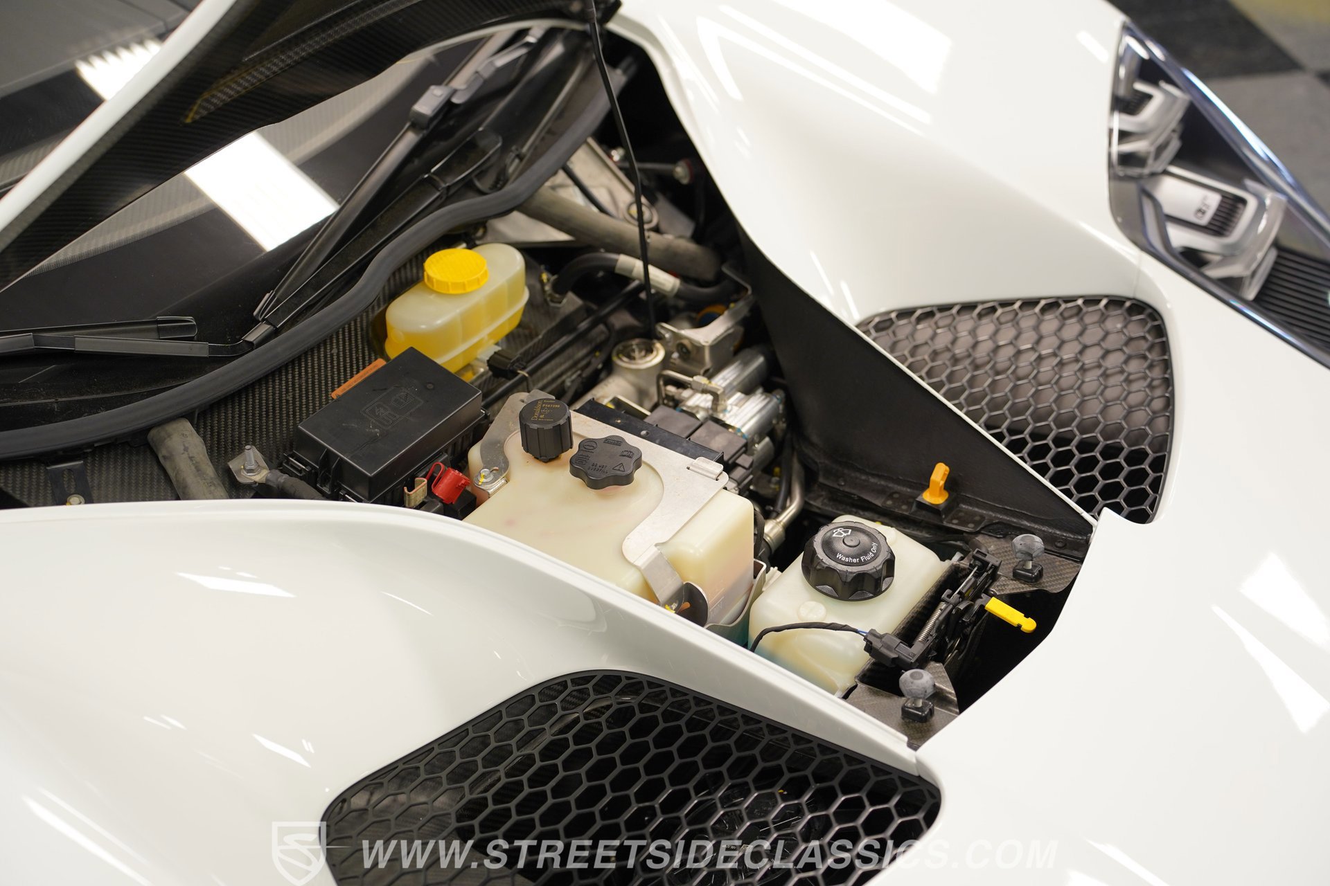 Used 2017 Ford GT RWD image 37