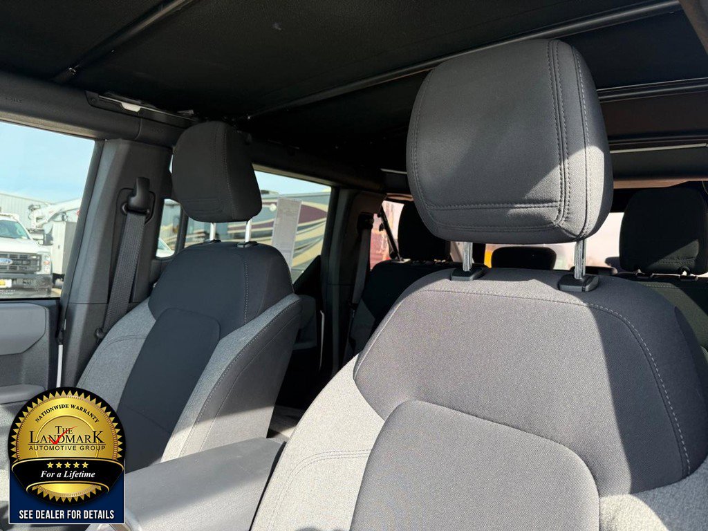 Used 2023 Ford Bronco Big Bend w/ Sasquatch Package image 9