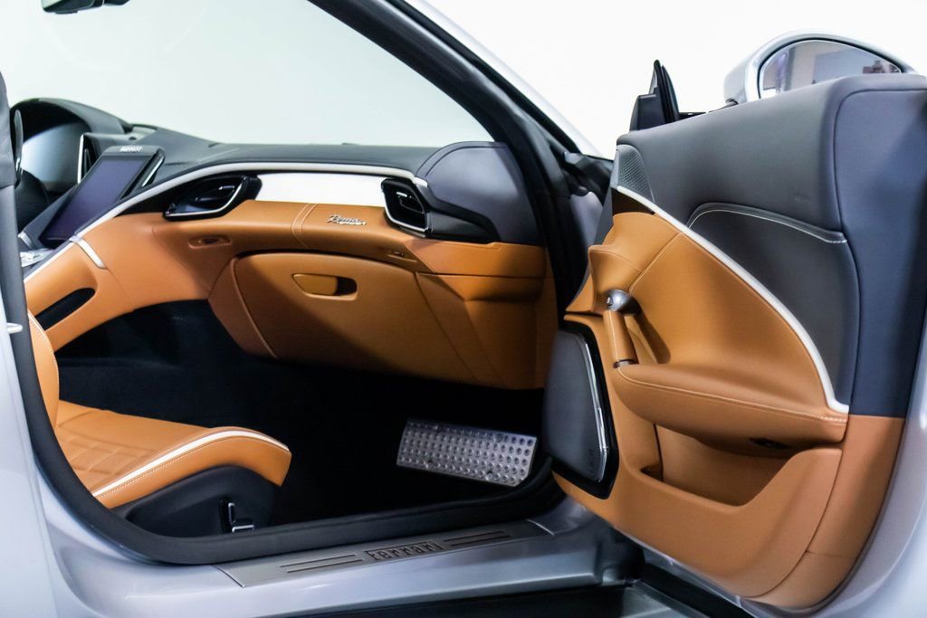 Certified 2025 Ferrari Roma Spider image 47