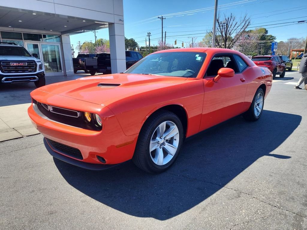Used 2023 Dodge Challenger SXT image 4