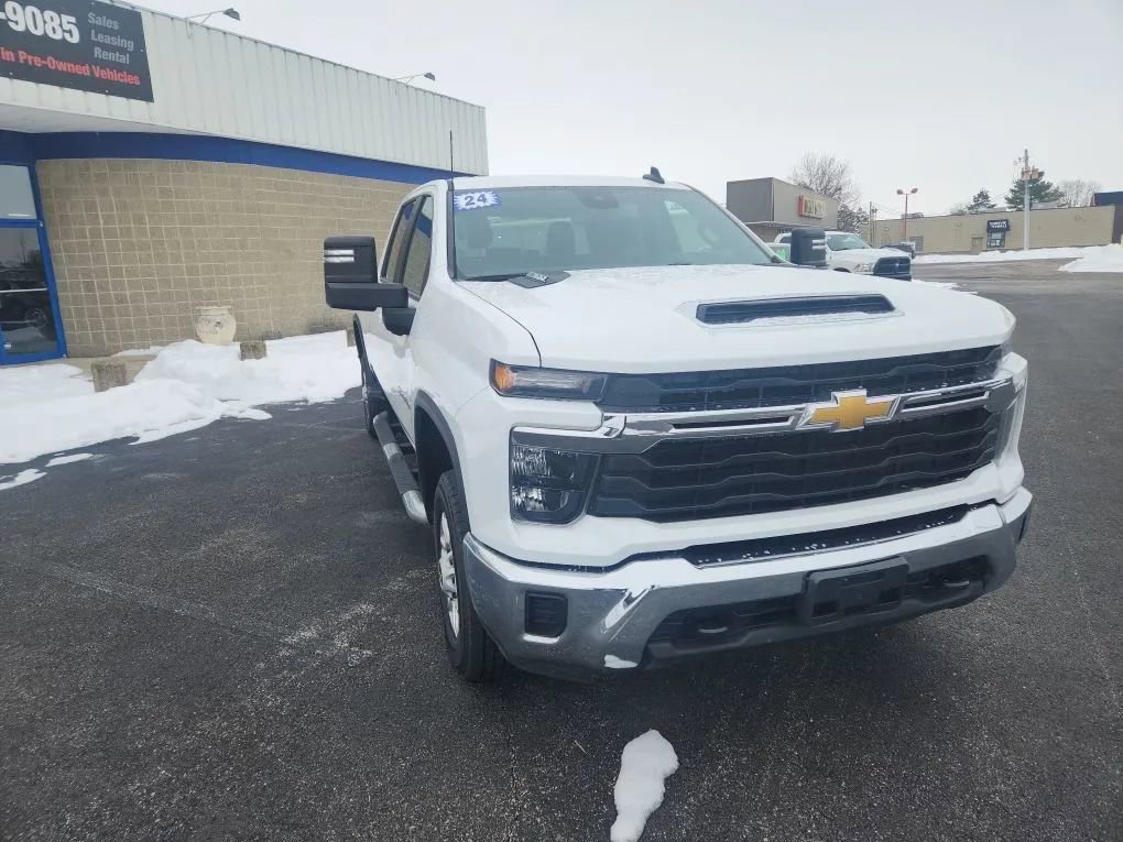 Used 2024 Chevrolet Silverado 2500 LT image 5