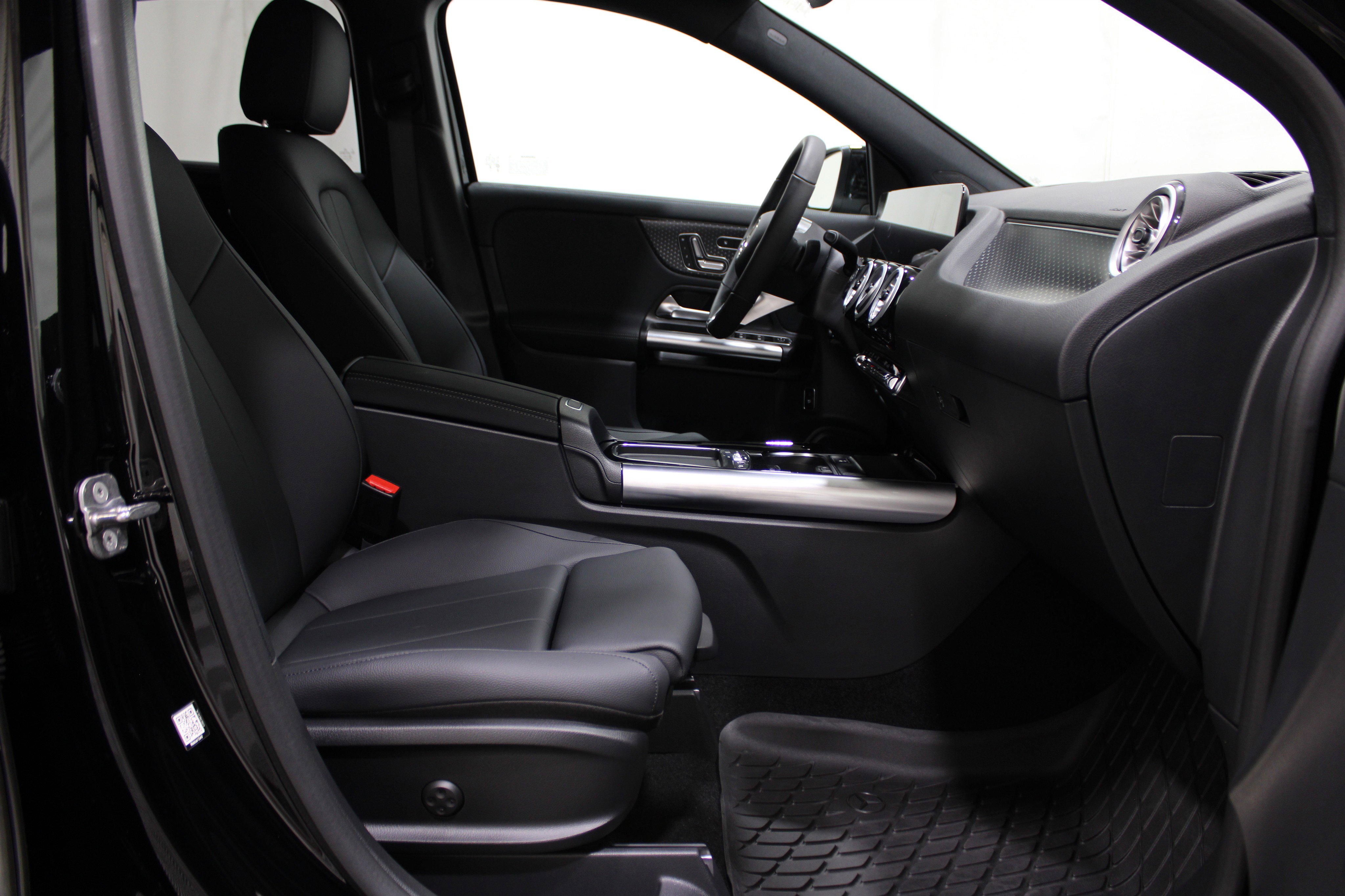 Used 2025 Mercedes-Benz GLA 250 4MATIC image 30