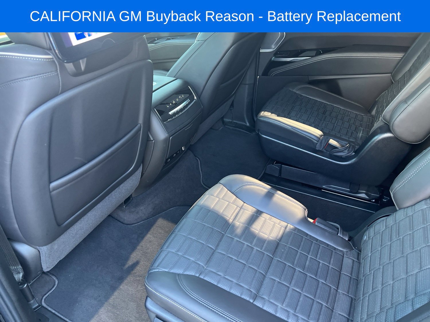 Used 2025 Cadillac Escalade Sport Platinum w/ LPO, ONYX Package AWD/4WD image 12